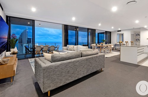 Surfers Paradise Apartment | Circle on Cavill– 5 Bed Family Sub Penthouse Ocean