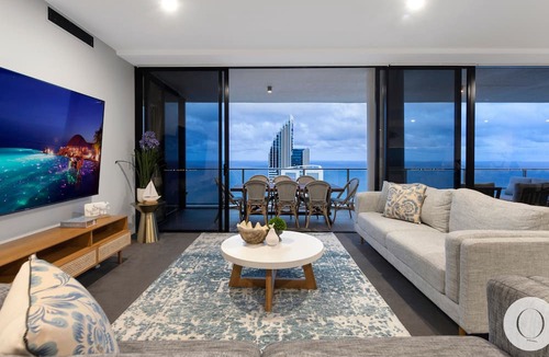 Surfers Paradise Apartment | Circle on Cavill– 5 Bed Family Sub Penthouse Ocean