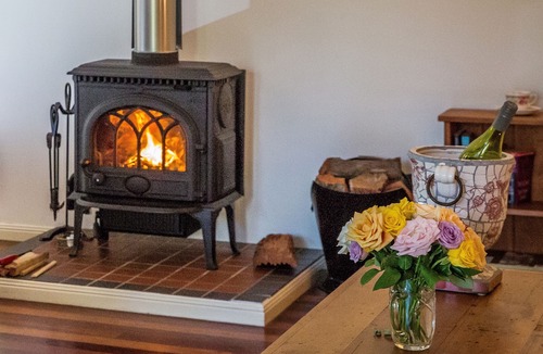 Montville Cottage | The Falls Montville