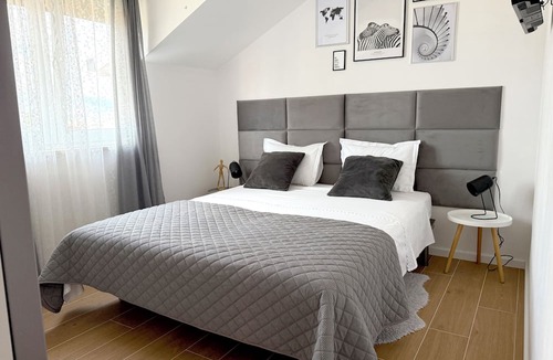 Split Apartment | Marjan Hill Apartment - close to center & own garage