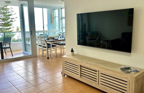Coolangatta Apartment | Rainbow Pacific Unit 8- Ocean views over Rainbow Bay Coolangatta with free Wi-Fi