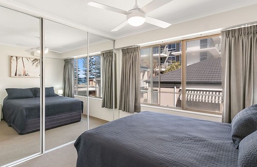 Coolangatta Apartment | Cobden Court Unit 6 Walking distance to Rainbow Bay and Snapper Rocks beaches with Wi-Fi Inc.