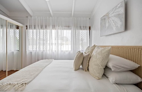 Mooloolaba Apartment | Chic 2-Bed Cabin-Style Home by Mooloolaba Beach