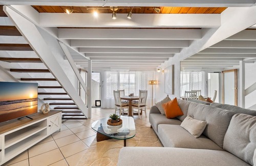 Mooloolaba Apartment | Chic 2-Bed Cabin-Style Home by Mooloolaba Beach