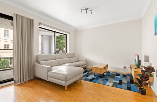 Coogee Apartment | Lovely 2-Bed with Balcony