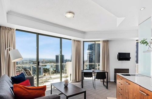 Surfers Paradise Apartment | Legends Hotel - Private Apartments Hosted by Coastal Letting Co