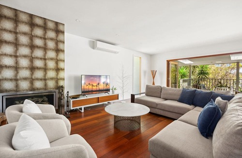 North Balgowlah Apartment | Elegant 3-Bed Home with Games Room