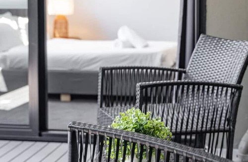 Waterloo Apartment | Waterloo 2Br Modern Apartment Nature Park