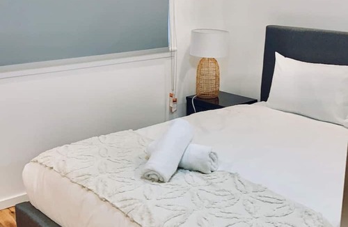 St Marys House | St Marys 5Br Cozy house near Train & Shopping