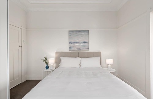 Coogee Apartment | Bright 2-Bed Apartment in Coogee