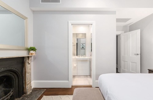 Millers Point Apartment | Spacious Inner-City House with Balcony Views