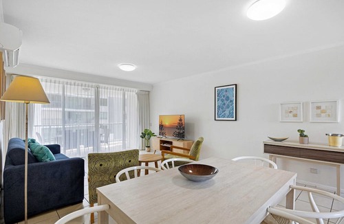 Alexandra Headland Apartment | Beachside 2-Bed with Pools, Gym, BBQ and Parking
