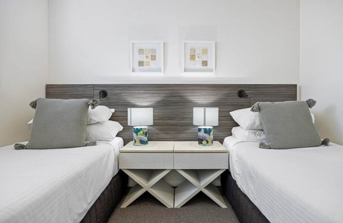 Alexandra Headland Apartment | Beachside 2-Bed with Pools, Gym, BBQ and Parking