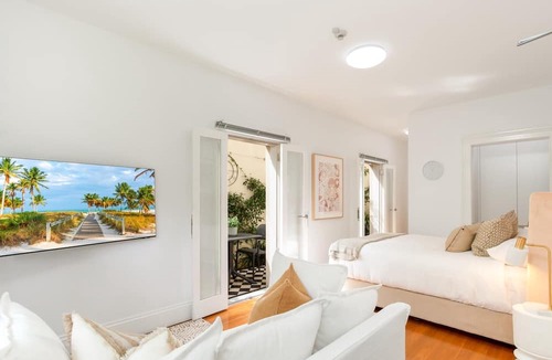Lewisham Apartment | Cosy Inner West Studio with Courtyard
