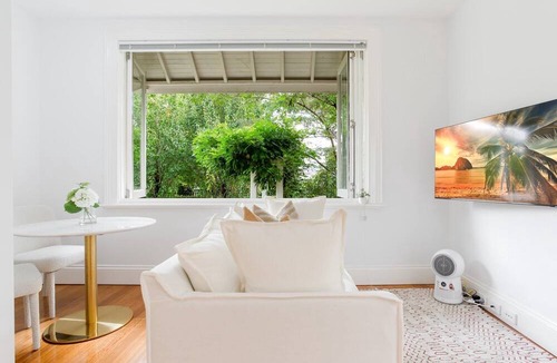 Lewisham Apartment | Cosy Inner West Studio with Courtyard