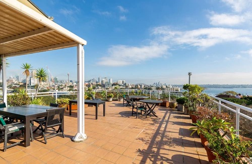 Darling Point Apartment | Perfectly Located Studio by Rushcutters Bay Park
