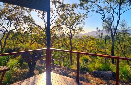 Widgee House | Off-grid bliss: Cozy retreat immersed in Australian Bush Mountain stunning views