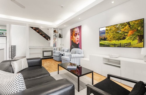 Darlinghurst Apartment | 3-Bedroom Home in the Heart of Darlinghurst