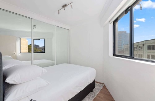Surry Hills Apartment | Bright 2-Bed Surry Hills Apartment with Balcony
