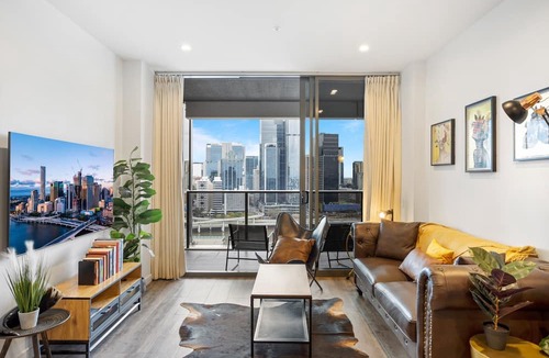 South Brisbane Apartment | Central Brisbane Stay with Balcony, Pool & BBQ