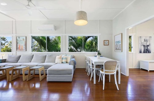 Burleigh Heads Apartment | 2-Bed Beach House in Burleigh Heads Amidst Nature