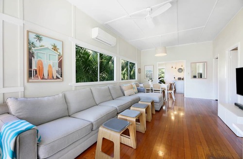 Burleigh Heads Apartment | 2-Bed Beach House in Burleigh Heads Amidst Nature