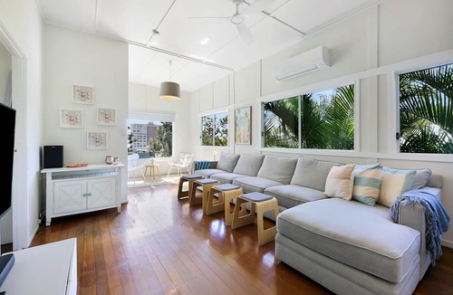 Burleigh Heads Apartment | 2-Bed Beach House in Burleigh Heads Amidst Nature