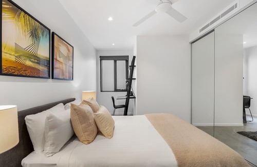 Coolum Beach Apartment | Coastal Bliss: 3-Bedroom Retreat with Pool