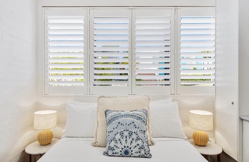 Alexandra Headland Apartment | Quaint 2-Bed Beach Abode with Ocean Views