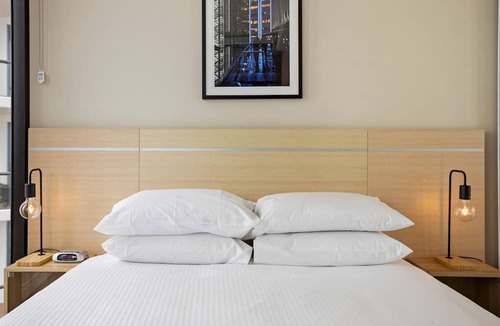 Brisbane Central Business District Apartment | Cosy 1-Bed with River Views, Pool, Gym & BBQ
