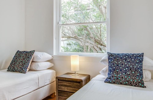 Neutral Bay Apartment | Art Deco 2-Bed Close to City and Harbour