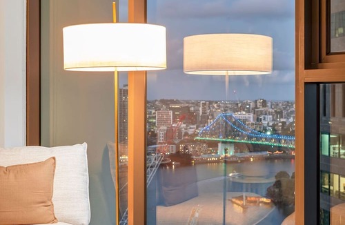 Brisbane Central Business District Apartment | Glasshouse on Felix – Luxury Brisbane City Apartment with River Views, Pool & Parking
