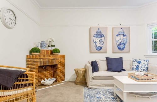 Manly Apartment | Art Deco Apartment Meters Away From The Beach