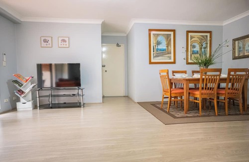 Homebush West Apartment | Stylish Homebush Stay | Balcony, Parking, Sleeps 6