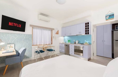 North Bondi Apartment | Beach front ocean breeze studio with aircon