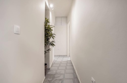 Vouliagmeni Apartment | 300 meters from the healing lake of Vouliagmeni 300m vor dem Heilenden See