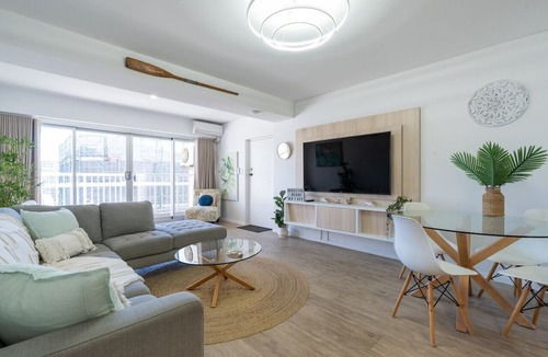 Burleigh Heads Apartment | Burleigh Headland Retreat with Balcony | Walk to National Park & Beach