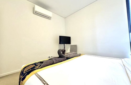 Wentworth Point Apartment | Serene Parkside Retreat 2Brs@ close 2 Olympic park