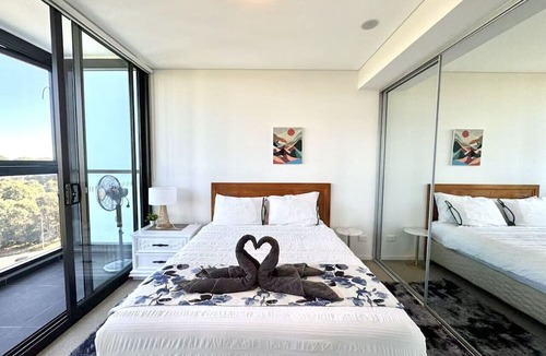 Wentworth Point Apartment | Serene Parkside Retreat 2Brs@ close 2 Olympic park
