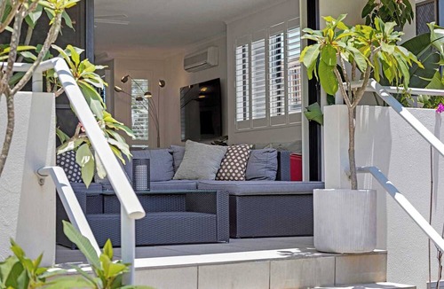 Maroochydore Apartment | City oasis - 3 BR apt. on Maroochy river, pool, AC