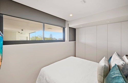 Bronte Apartment | Coastal Luxury Overlooking Tamarama Beach - Views, Parking & Air Conditioning