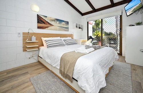 Marcoola Apartment | Located just across the road from one of Sunny Coast's most beautiful beaches