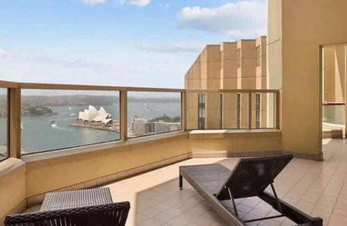 The Rocks Apartment | Spectacular Apartment with Harbour Bridge Views!