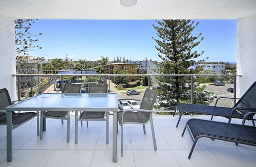 Maroochydore Apartment | Stylish Tasteful Maroochy Escape