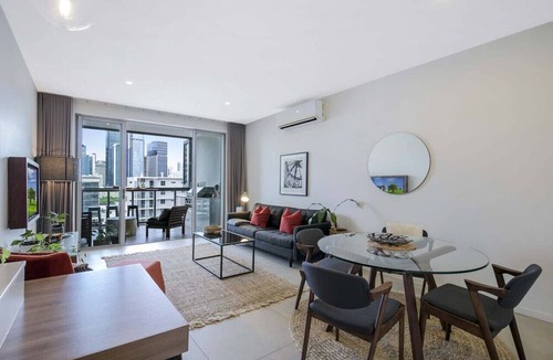 South Brisbane Apartment | Sunny 1 bed in the Heart of South Bris with BBQ, Parking and Pool