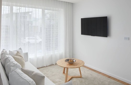 Merewether Apartment | The Breeze - holiday apartment in Merewether, Newcastle