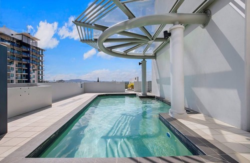 Brisbane Central Business District Apartment | Best of Brissie Chic Resort style CBD Living