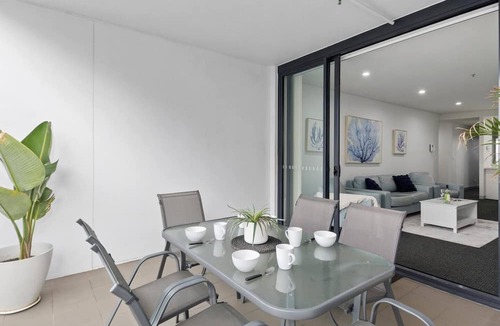 Wollongong CBD Apartment | City Beach Escape Wollongong Waterside Serenity