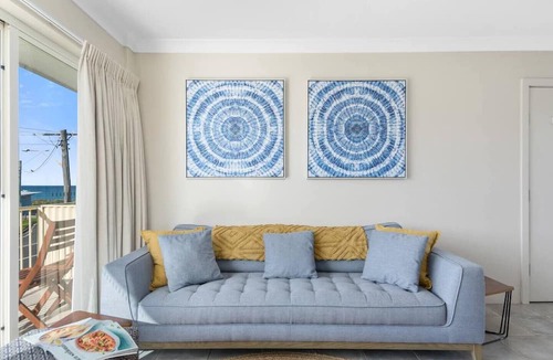 Towradgi Apartment | Seaside Escape Stunning Vistas over Towradgi Beach