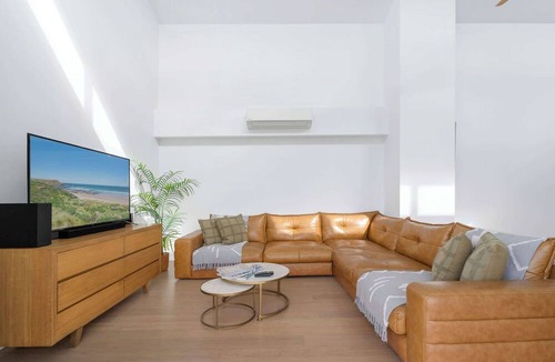 Fortitude Valley Apartment | Hidden Oasis 2Bed-2Bath-1Car - 5 mins to CBD